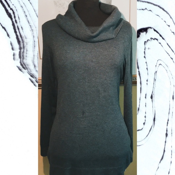 🌚Peter Nygard Sweater🌚 - Picture 1 of 2